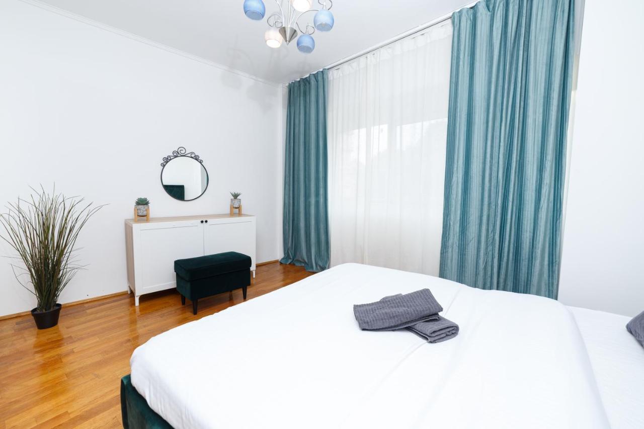 Color Apartments Unirii 14 Blv ブカレスト エクステリア 写真